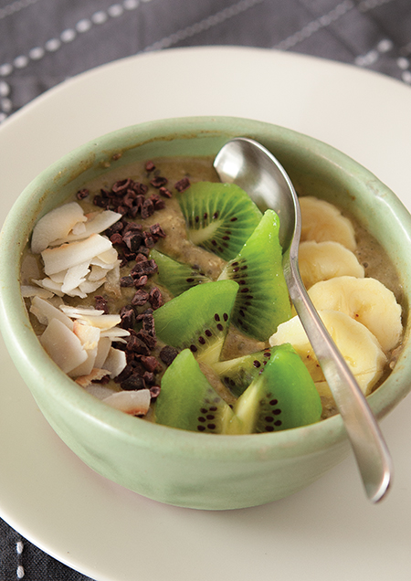 Smoothie-bowl banane, kiwi, chanvre
